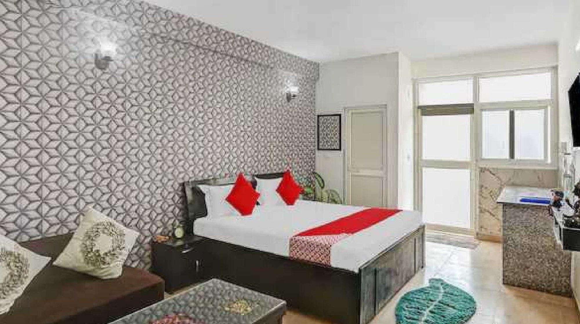 Hotel O Krishna Orchid Near Noida Sector 81 Metro Station Екстериор снимка