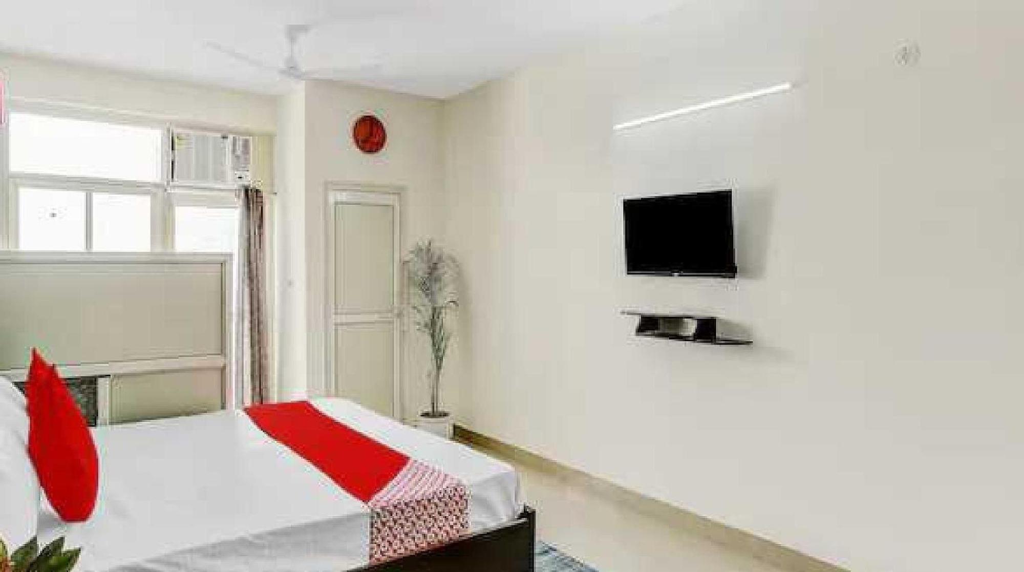 Hotel O Krishna Orchid Near Noida Sector 81 Metro Station Екстериор снимка